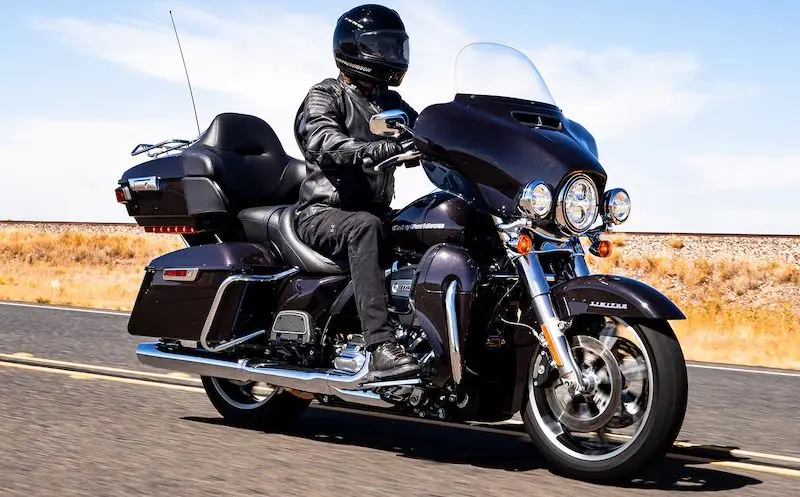 10 Best Motorcycles for Long Trips harley davidson